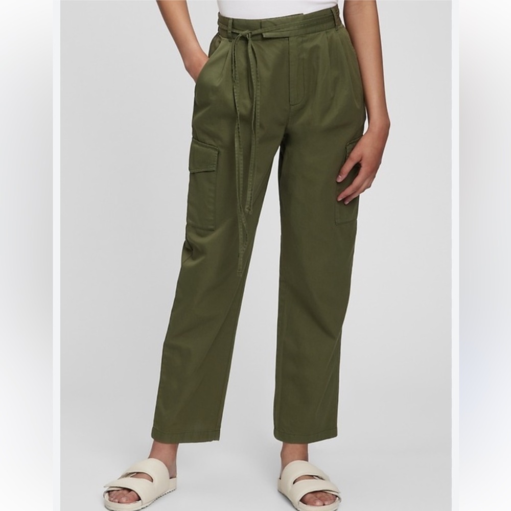 GAP Women’s High Rise Pleated Cargo Pants with Washwell Olive Green Size 2 NEW